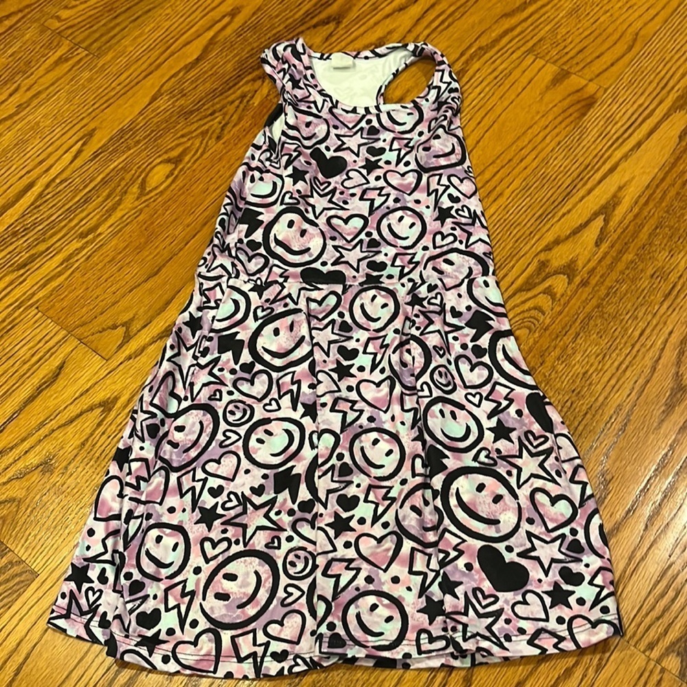 Too Sweet Girlโs Smiley and Hearts Dress Size 8